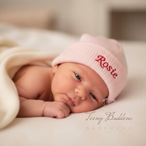 Personalised Baby Beanie Hat – Newborn Knitted Embroidered Hat, Unisex Boys & Girls imagem 3