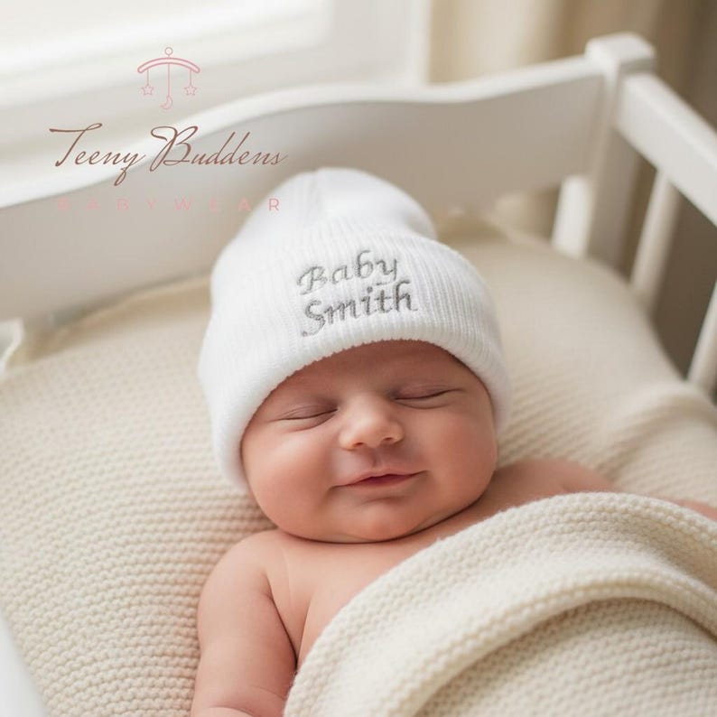 Personalised Baby Beanie Hat – Newborn Knitted Embroidered Hat, Unisex Boys & Girls imagem 2