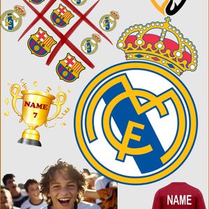 Peut inclure: Un collage avec des graphiques sur le th&egrave;me du football. Il comprend un jeu de morpion avec des logos d'&eacute;quipes, un troph&eacute;e dor&eacute;, une couronne et un maillot avec "NAME" et le num&eacute;ro 7. Un grand logo d'&eacute;quipe est &eacute;galement pr&eacute;sent.