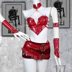 Tenue Rave cloutée coeur rouge : costume de danseuse du festival fait main