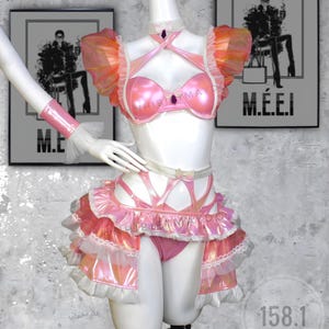 Tenue rave holographique rose : costume de festival de fées sexy avec jupe à volants et tour de cou