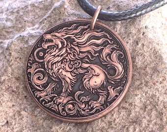 Handgjort lejonhalsband i koppar, totem för styrka och ledarskap, talisman för mod och kraft, krigarandahänge