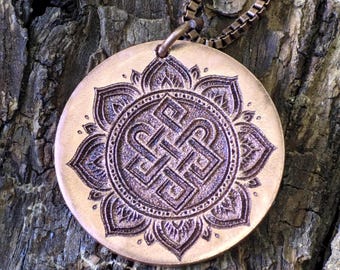 Halsband med buddhistiskt oändlighetsknut i ren koppar, lotushänge i helig geometri, talisman för karma och visdom 32 mm, handgjorda meditationssmycken