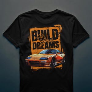 Maglietta "Build Your Dreams", t-shirt con grafica di auto sportive JDM, streetwear automobilistico, ispirata alla Nissan 300ZX.