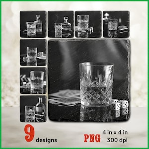 Puede incluir: Imagen en blanco y negro de nueve posavasos cuadrados de pizarra, cada uno con un diseño diferente con un vaso de licor, una botella y dados. Los posavasos miden 10 cm x 10 cm.