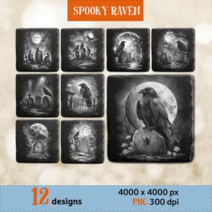 Op de afbeelding: Een verzameling van 12 vierkante leistenen onderzetters met griezelige ravenontwerpen. Elke onderzetter heeft een zwart-wit illustratie van raven in een kerkhofomgeving, met grafstenen, bomen en een volle maan. De tekst "Spooky Raven" staat bovenaan.