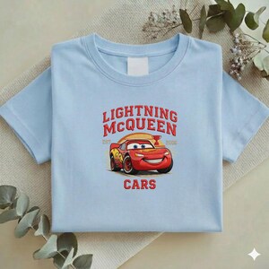 Sudadera bordada de Rayo McQueen / Camiseta retro de la película Cars de Disney / Camiseta de carreras / Idea de regalo vintage de 1995 para aficionados a las carreras Y-18032602S imagen 8