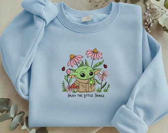 Disfruta de las pequeñas cosas: Sudadera bordada de Baby Yoda, linda camiseta Grogu con flores, camiseta de Star Wars con temática de naturaleza, top Grogu estilo cottagecore Y-12012606