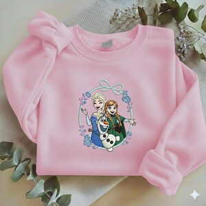 Puede incluir: Un juego de tres tazas de cer&aacute;mica con un acabado mate moteado. Las tazas son de color crema, gris claro y gris oscuro. Cada taza tiene un dise&ntilde;o simple y minimalista.