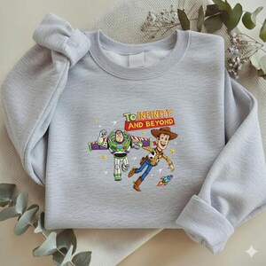 To Infinity and Beyond Embroidered Sweatshirt, Buzz and Woody Toy Story Crewneck, Retro Disney Space Ranger Shirt, Pixar Fan Gift Y-20012609 Bild 7