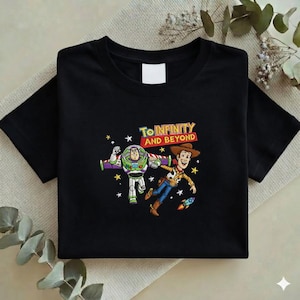 K&ouml;nnte beinhalten: Ein Set aus drei Keramikbechern mit gesprenkelter, matter Oberfl&auml;che. Die Becher sind in Creme-, Hellgrau- und Dunkelgraut&ouml;nen gehalten. Jeder Becher hat ein schlichtes, minimalistisches Design.