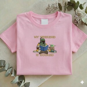 My Weekend Is Booked Embroidered Sweatshirt, Boba Fett and Baby Yoda Reading Crewneck, Star Wars Bookish Gift, Grogu Pullover Y-30032603S immagine 12
