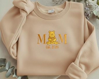Sudadera personalizada bordada de Winnie the Pooh para mamá, regalo personalizado para mamá, regalo para mamá primeriza, sudadera para mamá, sudadera con cuello redondo de lindo oso Pooh Y-30032601S