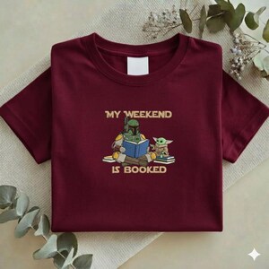 My Weekend Is Booked Embroidered Sweatshirt, Boba Fett and Baby Yoda Reading Crewneck, Star Wars Bookish Gift, Grogu Pullover Y-30032603S immagine 18