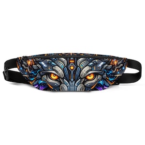 Puede incluir: Riñonera negra con un diseño detallado y colorido de la cara de un lobo con ojos naranjas. El diseño incorpora tonos azules, morados y naranjas, con una estética futurista y mecánica. Cuenta con una correa negra ajustable.