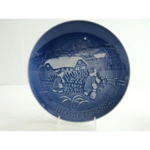 Bing and Grondahl 1982 B&G Christmas Eve Plate The Christmas Tree