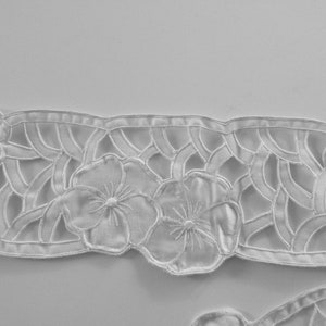 Embroidered Satin Flower Table Runner - Leopoldt Openwork
