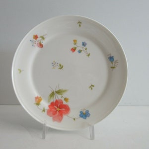 Mikasa Just Flowers 10-5/8" Dinner Plate Mikasa Just Flowers 10-5/8" Dinner Plate