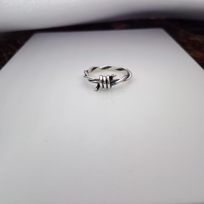 Anello in argento sterling con filo spinato – Gioiello gotico punk di tendenza, regolabile immagine 7