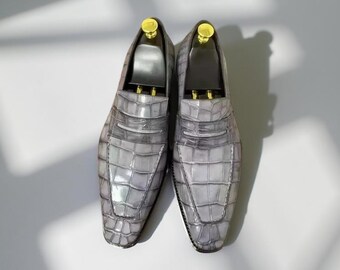 Nowe, ręcznie robione, skórzane, szare mokasyny, formalne buty męskie