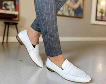 Ręcznie robione męskie białe skórzane mokasyny typu penny: eleganckie buty ze skóry cielęcej