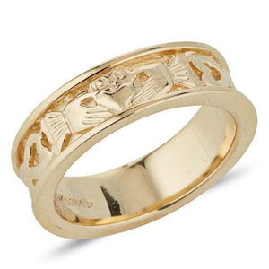 Ladies Gold Claddagh Band