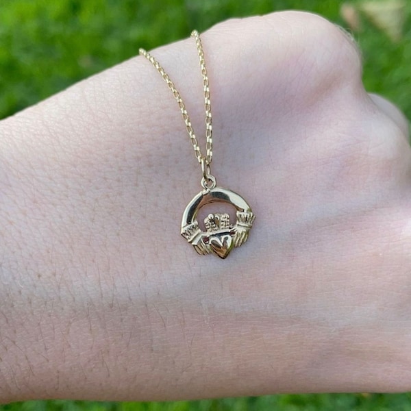 Buy Green Claddagh Pendant, Claddagh Necklace, Yellow Gold Claddagh Pendant Online In India