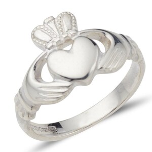 Claddagh in White Goldn classic ladies