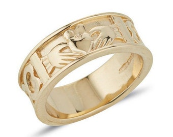 Gents Claddagh Band in Gold