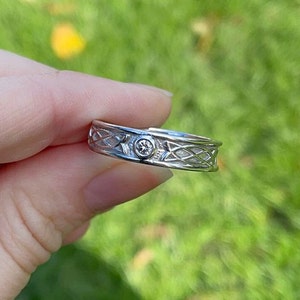 Keltische liefdesknoop met geboortestenen in sterlingzilver