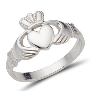 Ladies Platinum Claddagh Ring