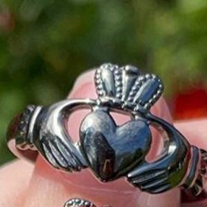 Ladies Claddagh in Sterling Silver Black Rhodium finish