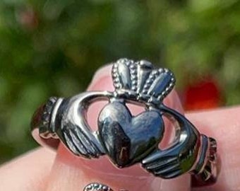 Ladies Claddagh in Sterling Silver Black Rhodium finish