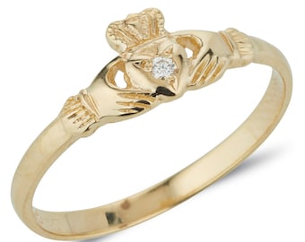 Anello Claddagh in oro, delicato e con pietra preziosa.