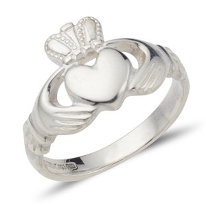 Ladies Claddagh in Sterling Silver