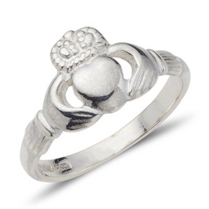 Antique Style Claddagh Ring in Sterling Silver