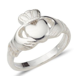Ladies Medium White Gold Claddagh