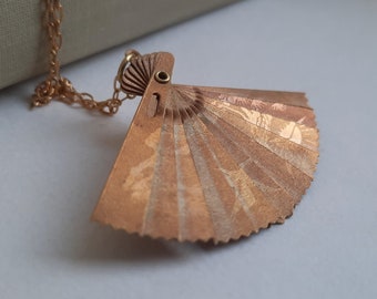 Brass Gold Fan Necklace. Miniature Vintage Fan. Brass Fan Folding Pendant. Layering Necklace. Bohemian Jewelry. Vintage Fan. Japanese Fan