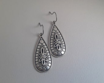 Silver Teardop Earrings. Antique Silver Earrings. Floral Earrings. Bohemian Earrings. Vintage Earrings. Leaf Earrings. Gift Idea