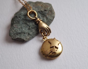 Round Brass Locket Necklace. Star Locket Necklace. Gold Star Necklace. Vintage Locket Necklace. Bohemian Neckace.Layering Necklace.Gift Idea