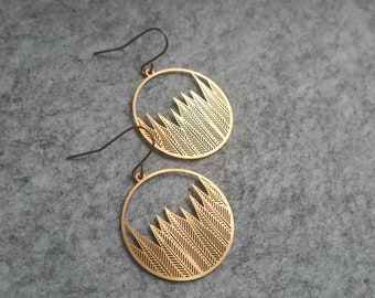 Brass Filigree Leaf Earrings. Round Disc Earrings. Leaf Earrings. Christmas Earrings. Boho Earrings. Vintage Earrings. Dangle Earrings