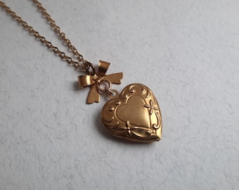 Vintage Heart Locket, Bow Locket, Art Nouveau Locket, Bohemian Heart Locket, Romantic Necklace, Vintage Jewellery, Vintage Heart Necklace