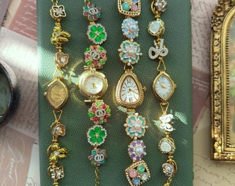 Bunte Edelstein-Uhr-Armbänder mit floralen Akzenten, Vintage-Edelstein-Charms-Armband, Retro-Damenuhr-Armband, einzigartiges Geschenk