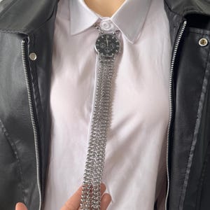Y2K-klocka slipshalsband, silverkedja slipshalsband, punk gotiskt klockahänge slipssmycken, uttalande metall slipshalsband unisex gatustil present