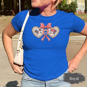 Rode Mickey Minnie medaillon baby-T-shirt, medaillon strik gewas, Minnie Mickey Lover y2k tee, schattige Disneyworld jeugdt-shirt, Coquette tanktop afbeelding 4