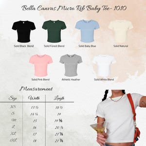 Op de afbeelding: Afbeelding van Bella Canvas Micro Rib Baby Tees in verschillende kleuren, waaronder zwart, bosgroen, babyblauw en roze. De afbeelding bevat ook een maattabel met afmetingen in inches voor breedte en lengte.