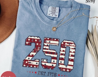 Comfort Colors© USA シャツ: アメリカ建国250周年記念ギフト 愛国的な女性 設立1776年 スウェットシャツ
