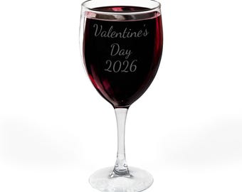 Graverat vinglas med texten "Alla hjärtans dag 2026"