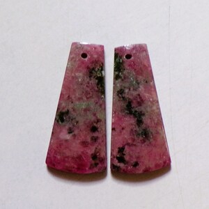 39,00 quilates de rubí zoisita natural, cabujón perforado, par de gemas a juego, 31 x 15 mm, D110