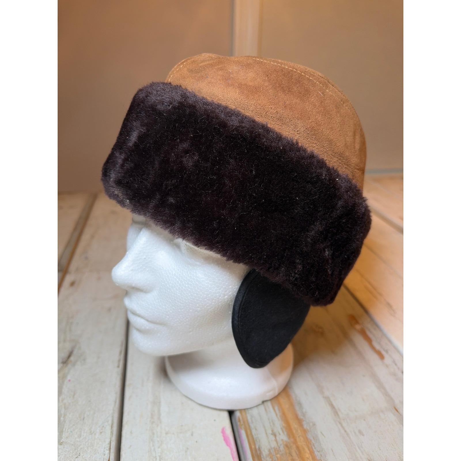 Vintage Shearling Sheepskin Hat – Real Wool – Classic 1960s Style – Warm & Soft Spruce Sheepskin Hat | The Leather Works main image 2